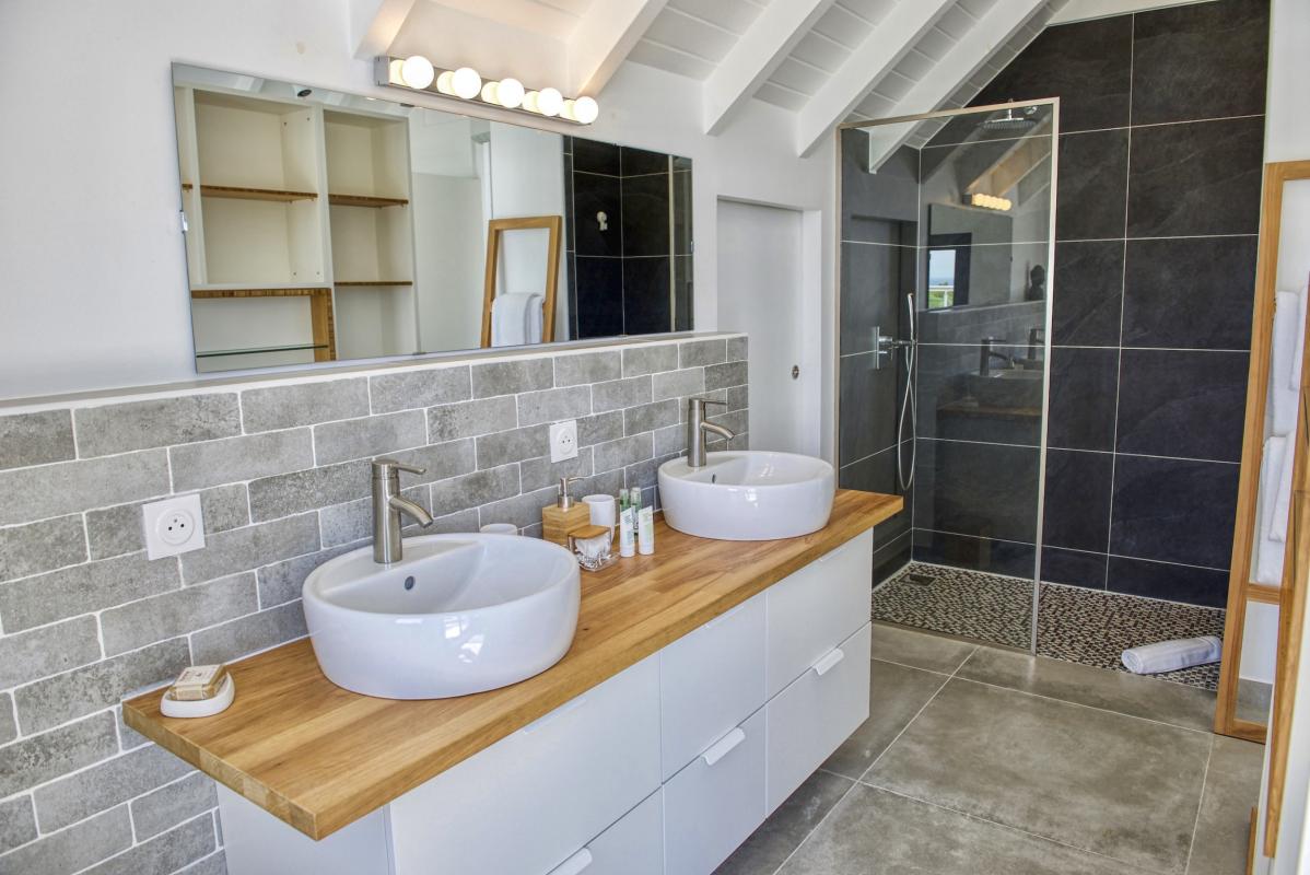 32.Location villa piscine vue mer Sainte Anne Guadeloupe